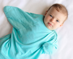 Sleepy Hugs, sleeping baby, swaddle transition, baby loves sleep, startle reflex, sleep sack, baby wearable blanket, baby blanket, swaddle sack