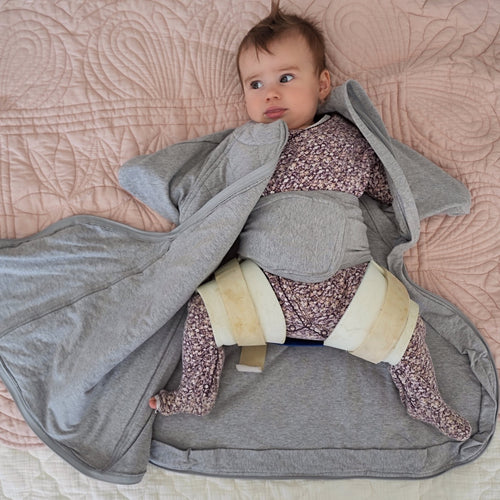 Winter (2.5 TOG) - Sleepy Hugs Extra-Wide Sack 'Warm' - Cool Grey