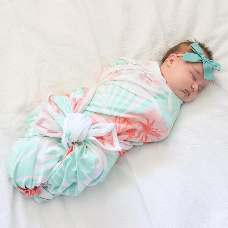baby Loves Sleep, Koala Hugs newborn swaddle wraps gives security to help calm the startle reflex.
