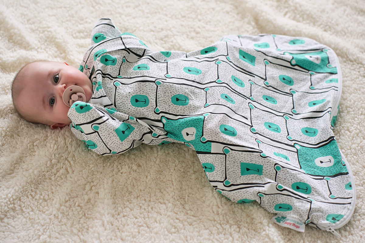 All Seasons (0.7 TOG) - Sleepy Hugs Extra-Wide Sack (Fits Hip Harness) - Minty Bears